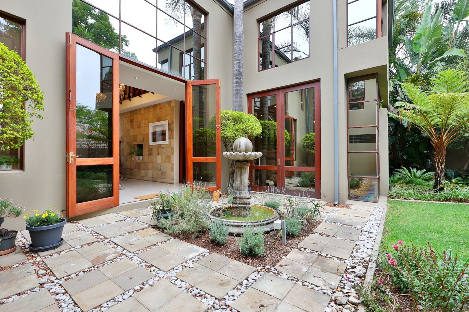 Beautiful 3 Bedroom House For Rent in Craighall