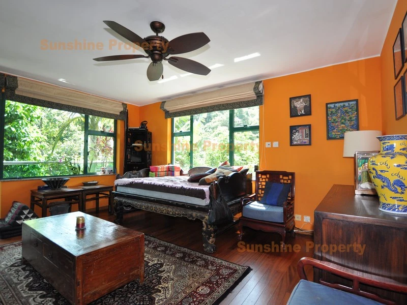 Mid Level House For Sale in Sai Kung 