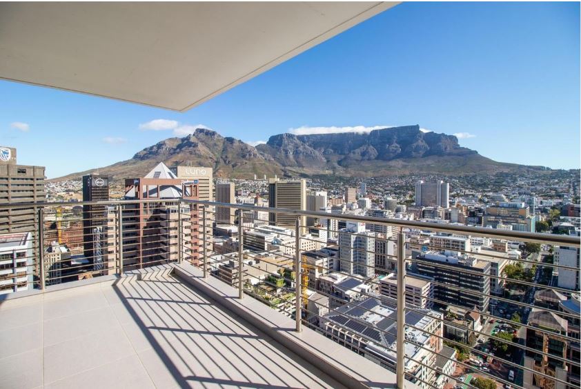 Stunning 3 Bedroom Apartment For Sale in Cape Town City Centre