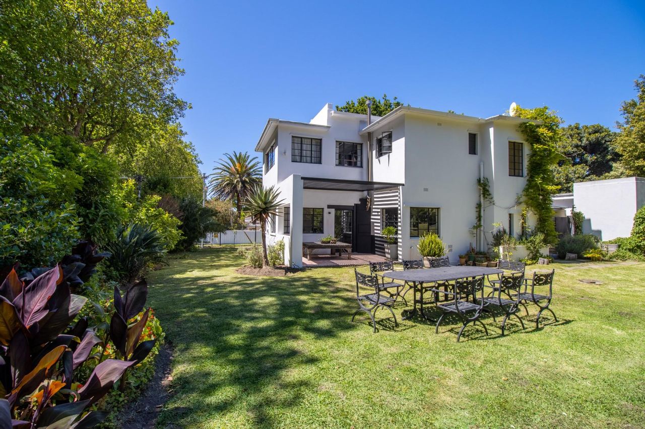 Stylish 4 Bedroom House For Sale in Newlands