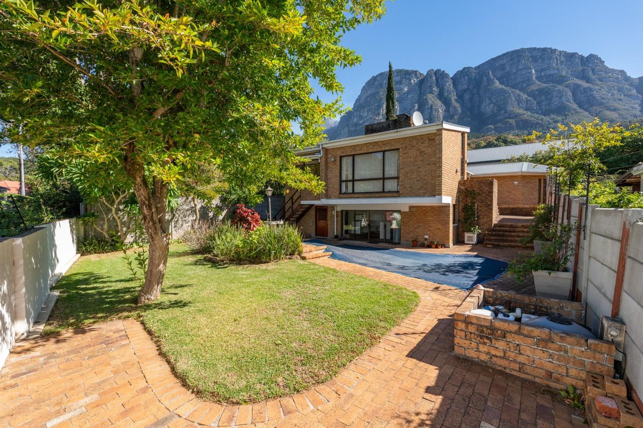 The Ideal 3 Bedroom House For Sale in Newlands