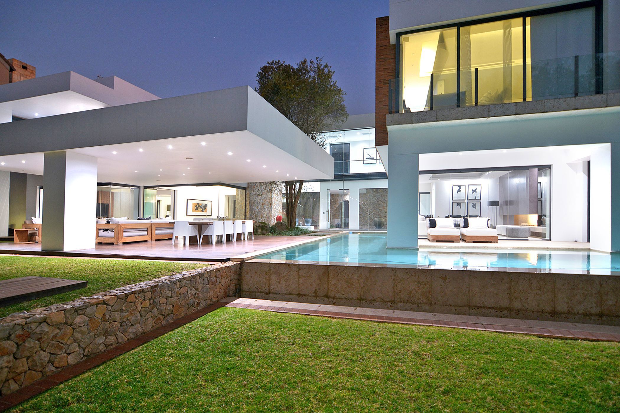 State-Of-The-Art 4 Bedroom Double-Storey Cluster For Sale in Hyde Park, Sandton