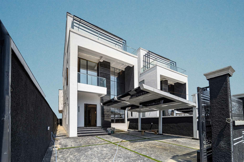 Luxurious 5-Bedroom Detached House in Ikota