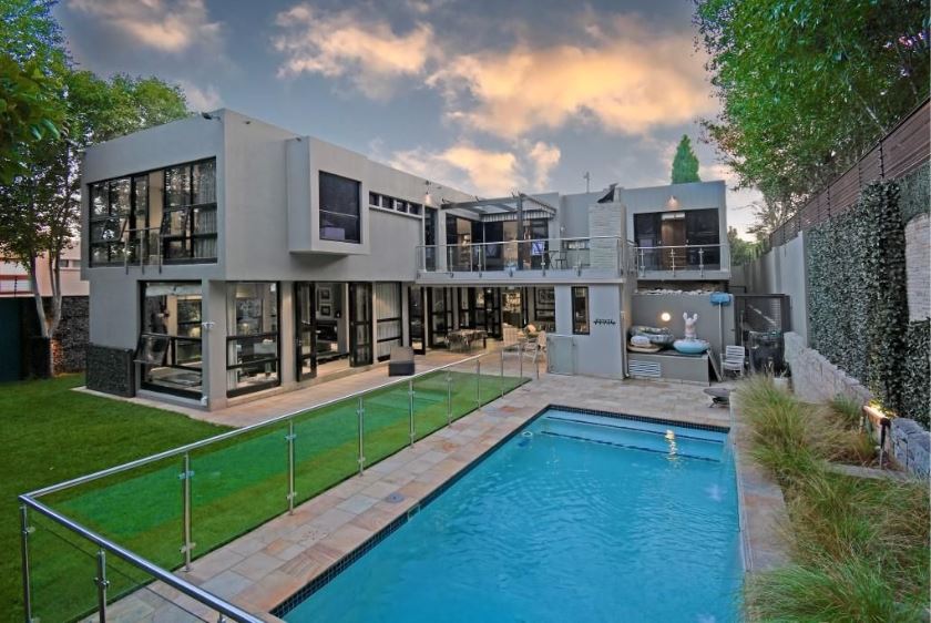 Classical Architecture And Modern 4 Bedroom House For Sale in Bryanston
