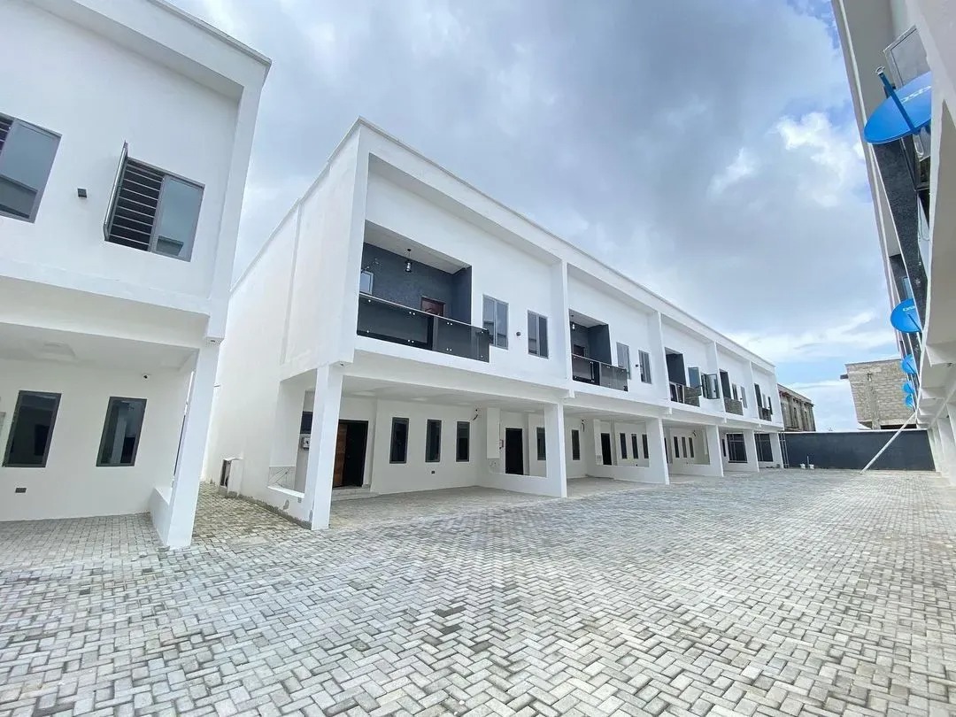 Exquisite 4 Bedroom Apartment For Sale in Empire Terraces, Mobil Road.Lagos