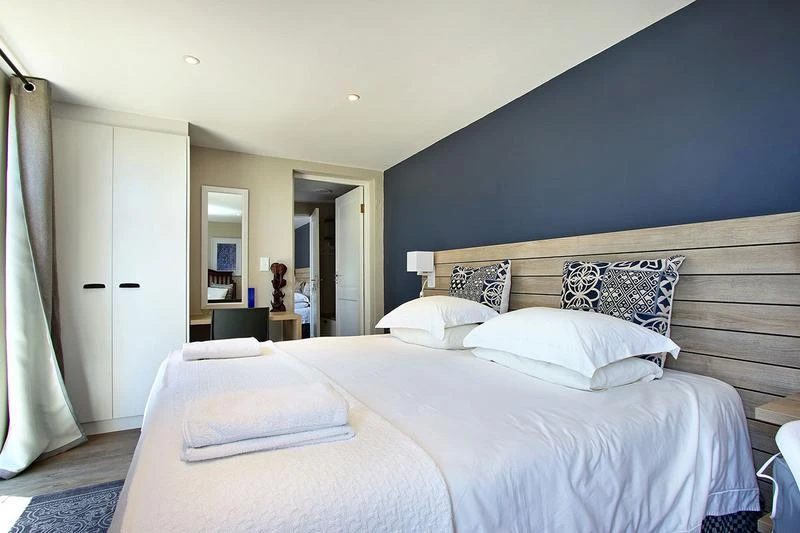 Sunset 6 Bedroom Villa For Sale in Llandudno, Cape Town