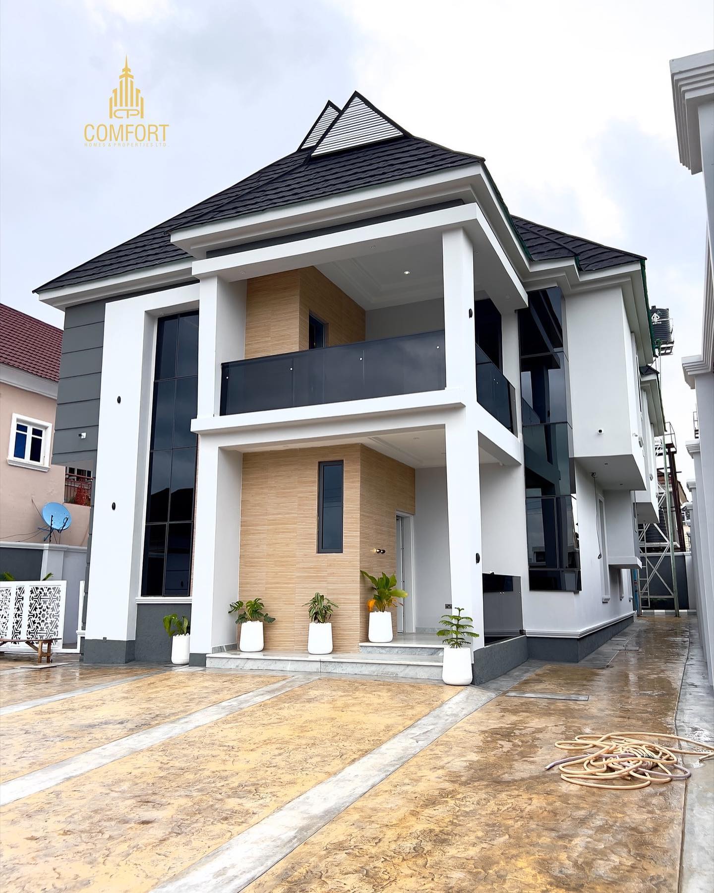 Exquisite 5 Bedroom House For Sale in Apo Resettlement, Zone E, Abuja