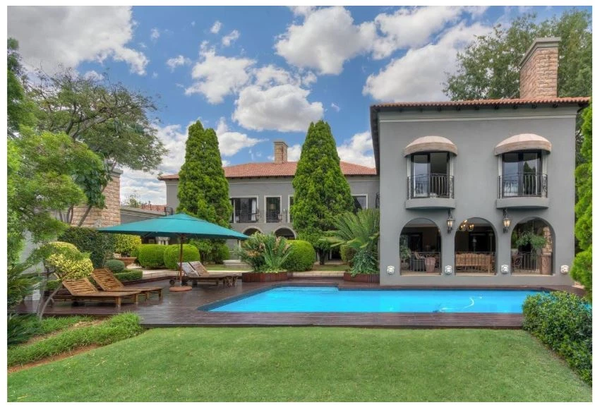 Palatial and Luxury 6 Bedroom House For Sale in Bryanston