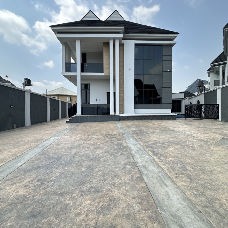 Modern Contemporary 4 Bedroom House For Sale in Apo, Abuja