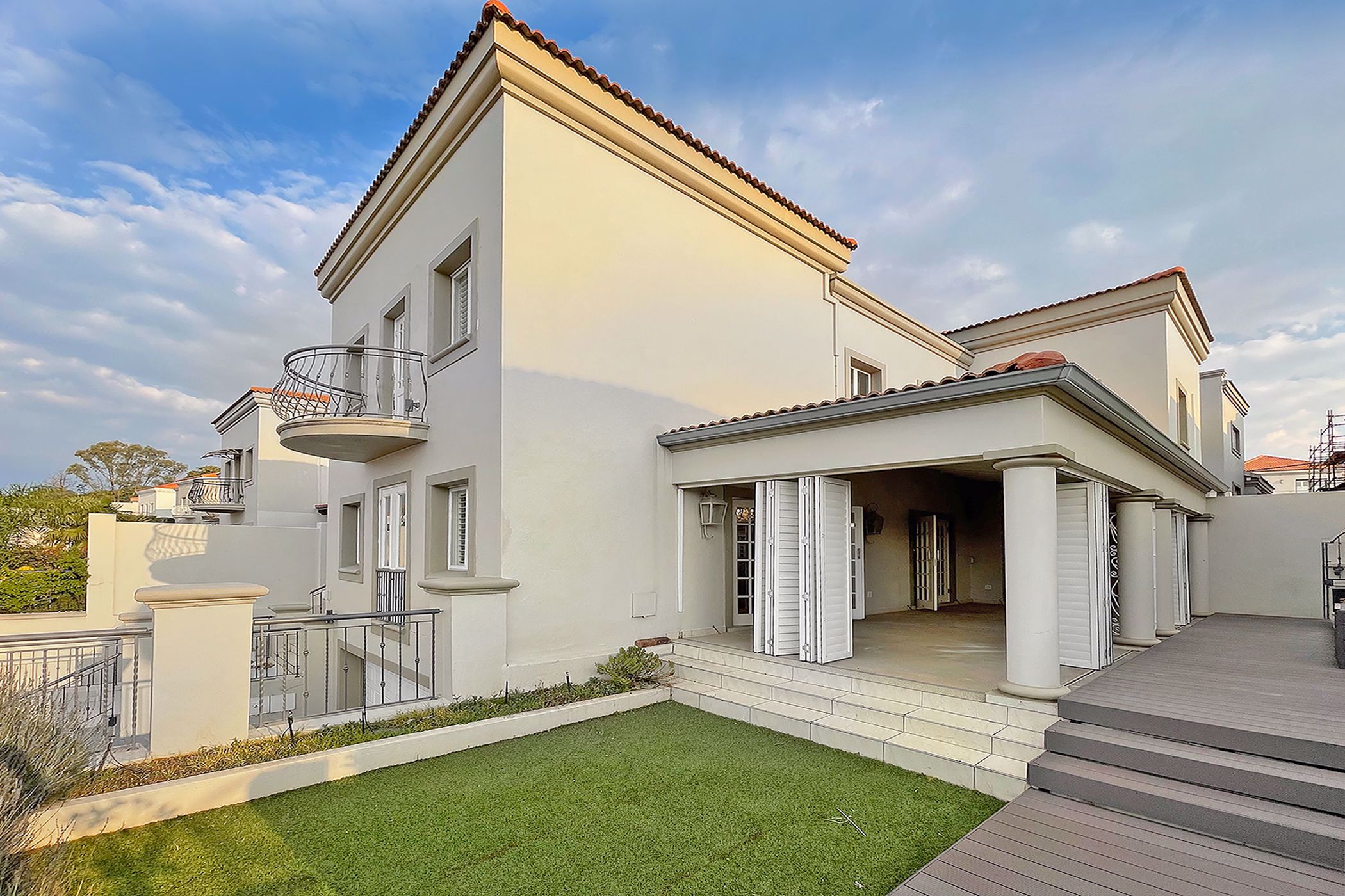 Neat & Spacious 4 Bedroom House For Sale in Hyde Park, Sandton