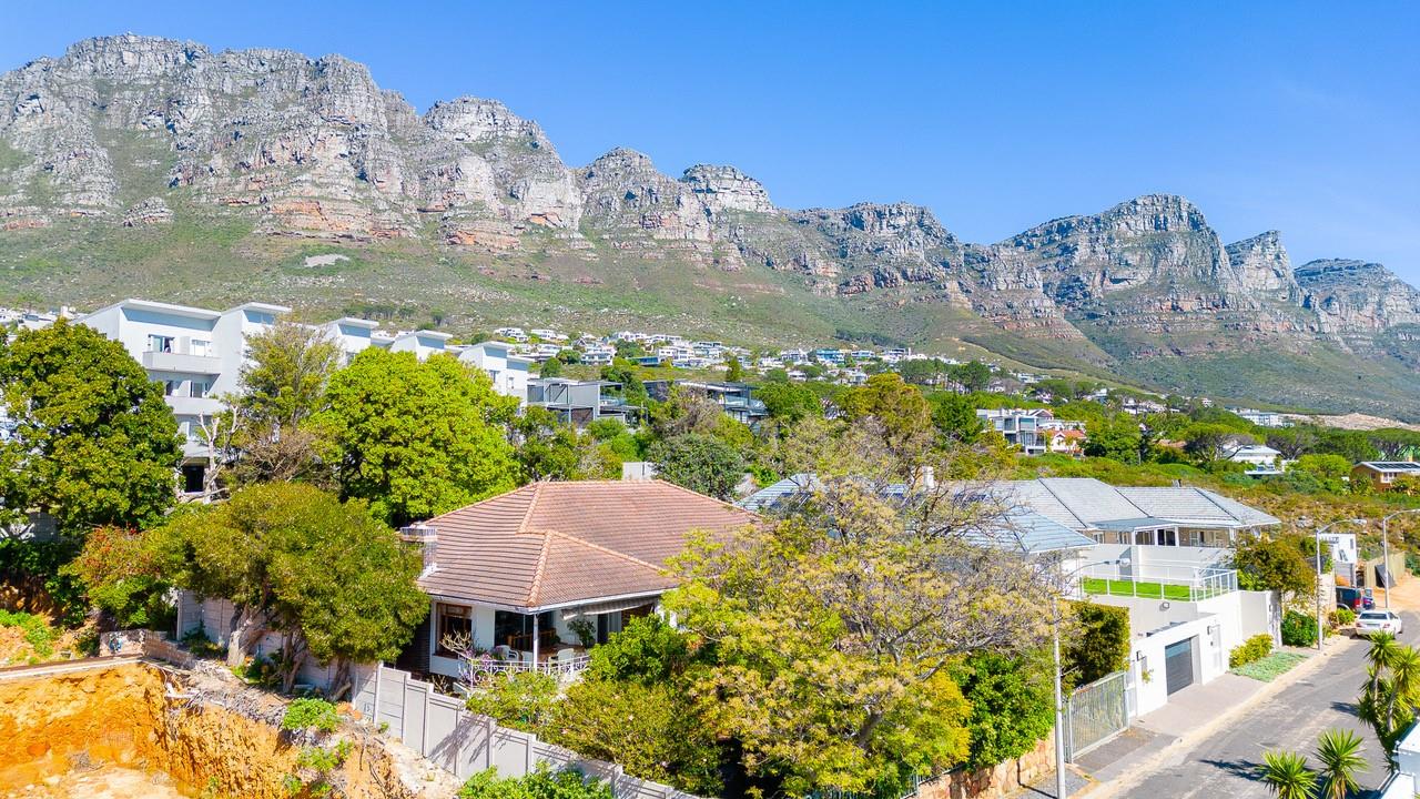 Extra Spacious 4 Bedroom House Sale In Camps Bay