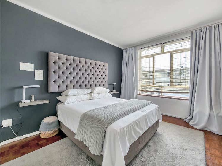 Magnificent 1 Bedroom Apartment For Sale in Sea Point