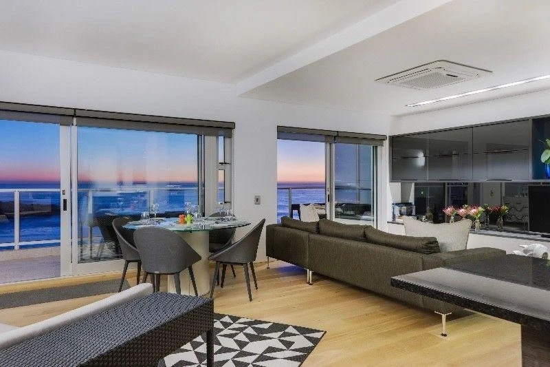 Moderno e totalmente mobiliado Apartamento de 2 quartos para alugar em Bantry Bay
