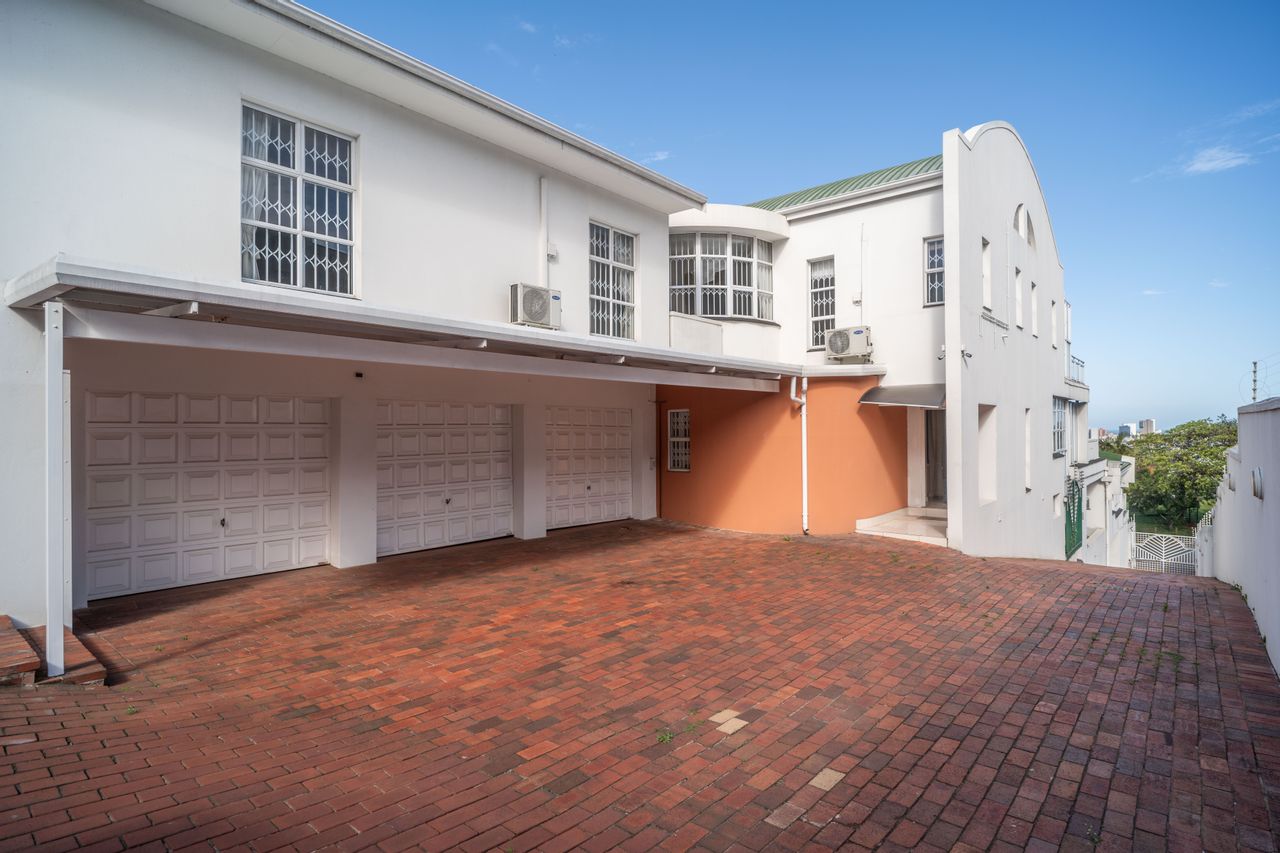 Neat & Spacious 4 Bedroom Townhouse For Sale in Musgrave