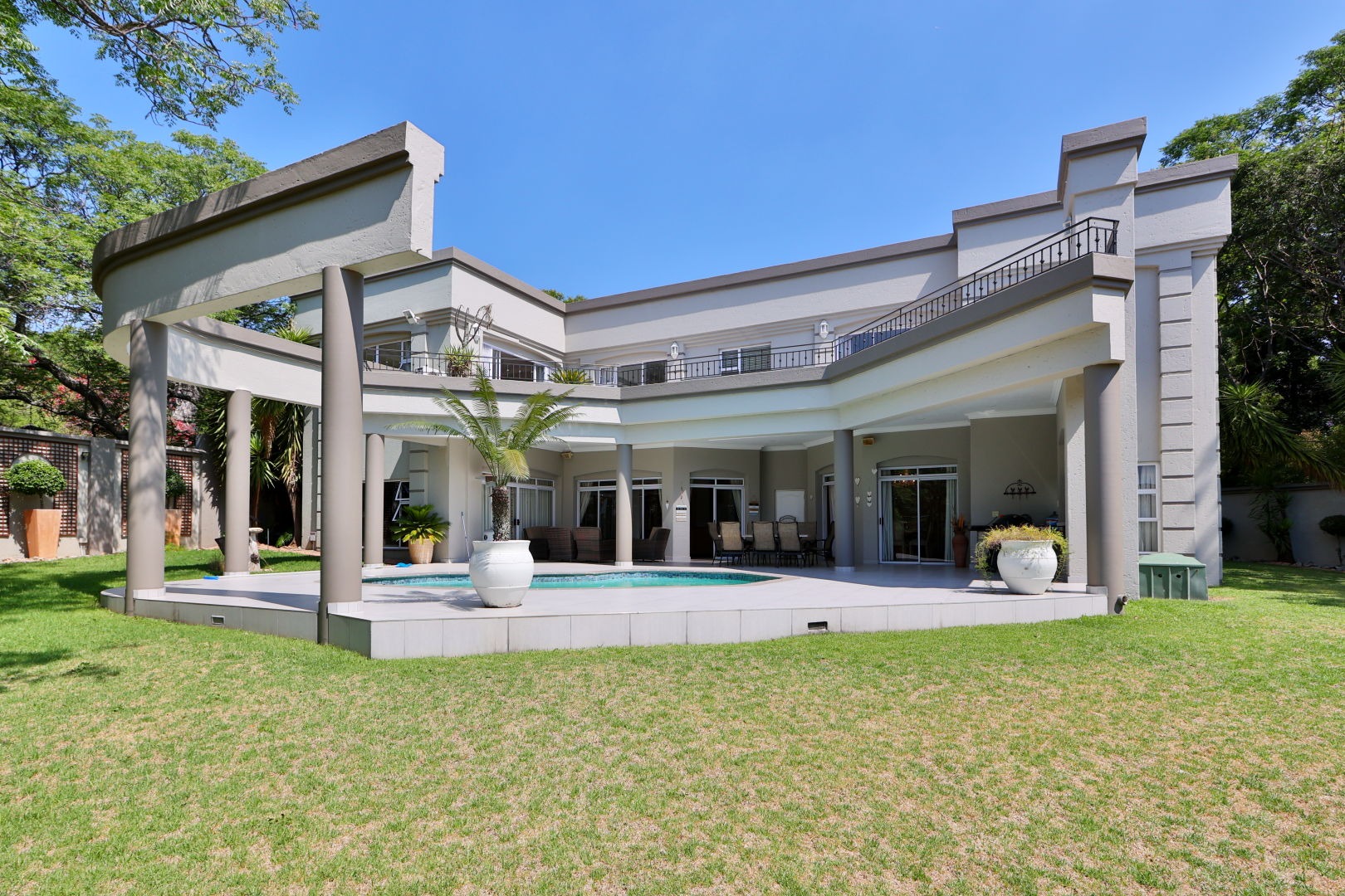 Luxurious 5 Bedroom Family House For Sale in Bryanston