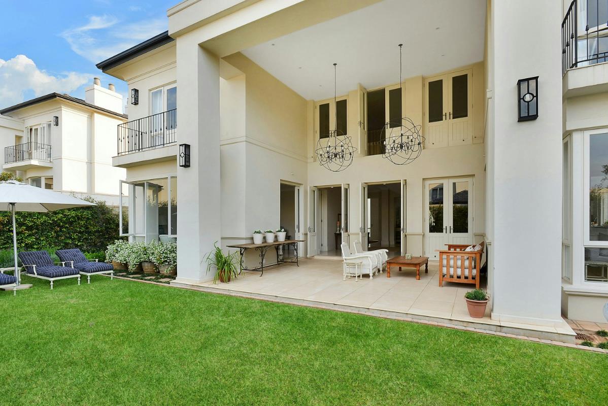 Classic Contemporary 5 Bedroom Cluster House For Sale in Hyde Park, Sandton