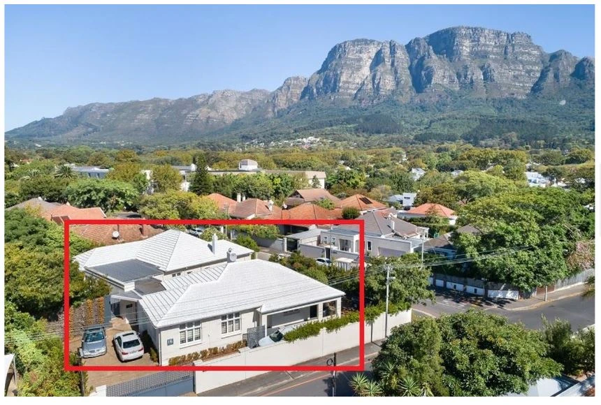 Mountain View 6 Bedroom House For Sale in Newlands
