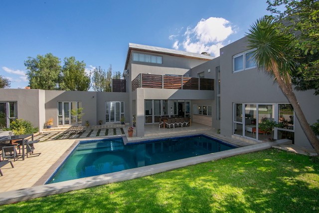 Modern 5 Bedroom  Classic House For Rent in Fourways Gardens