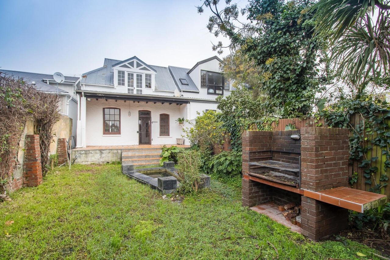 Contemporary 2 Bedroom House For Sale in Rosebank