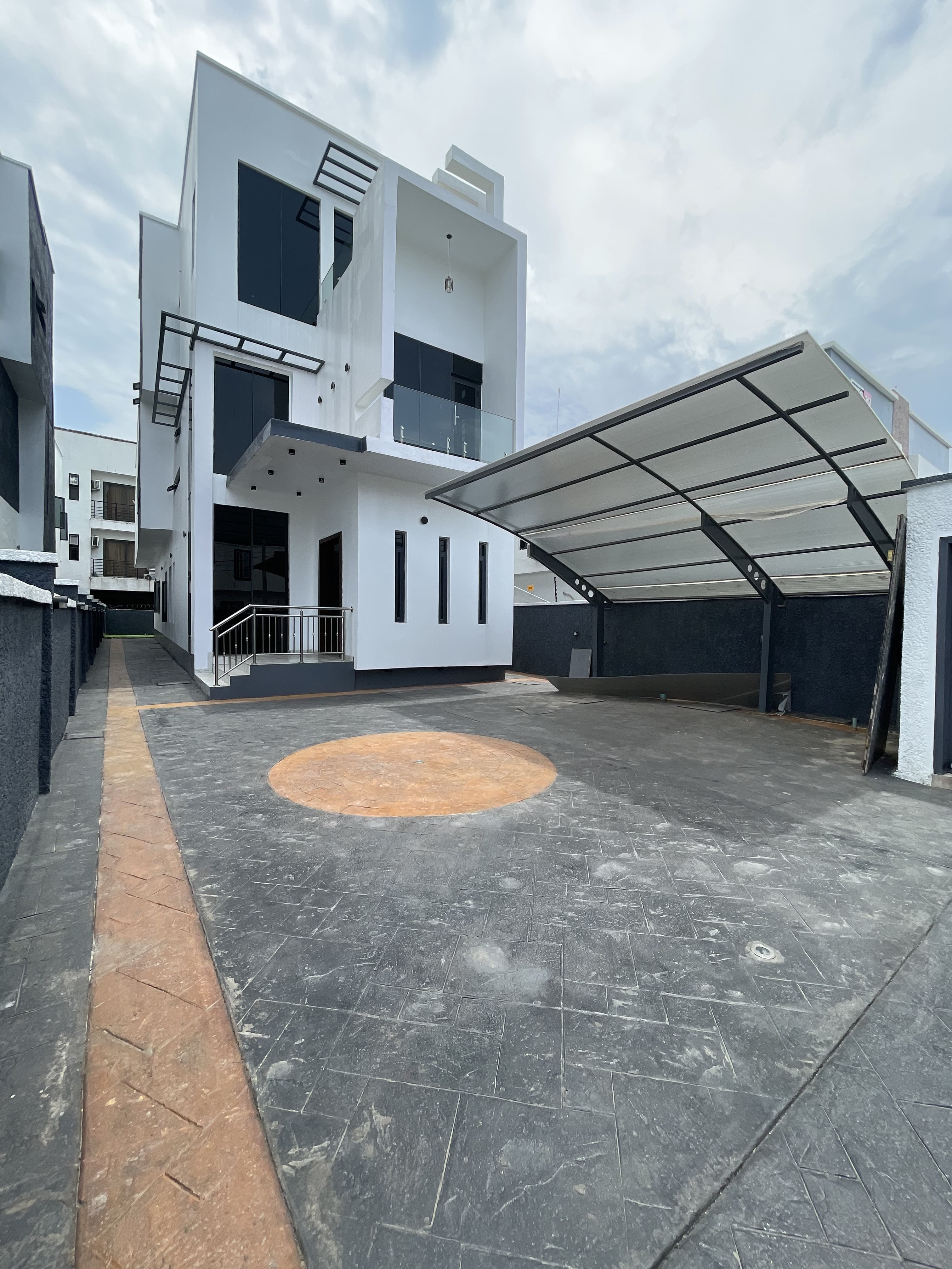 Exquisite 5 Bedroom House For Sale in Orchid, Lagos