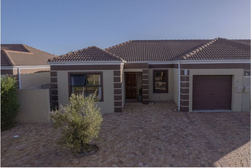 Beautiful 2 Bedroom House For Sale in Brackenfell South