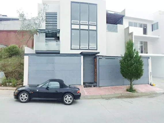 NEW HOUSE IN THE SIXTH SECTION OF LOMAS VERDES NAUCALPAN